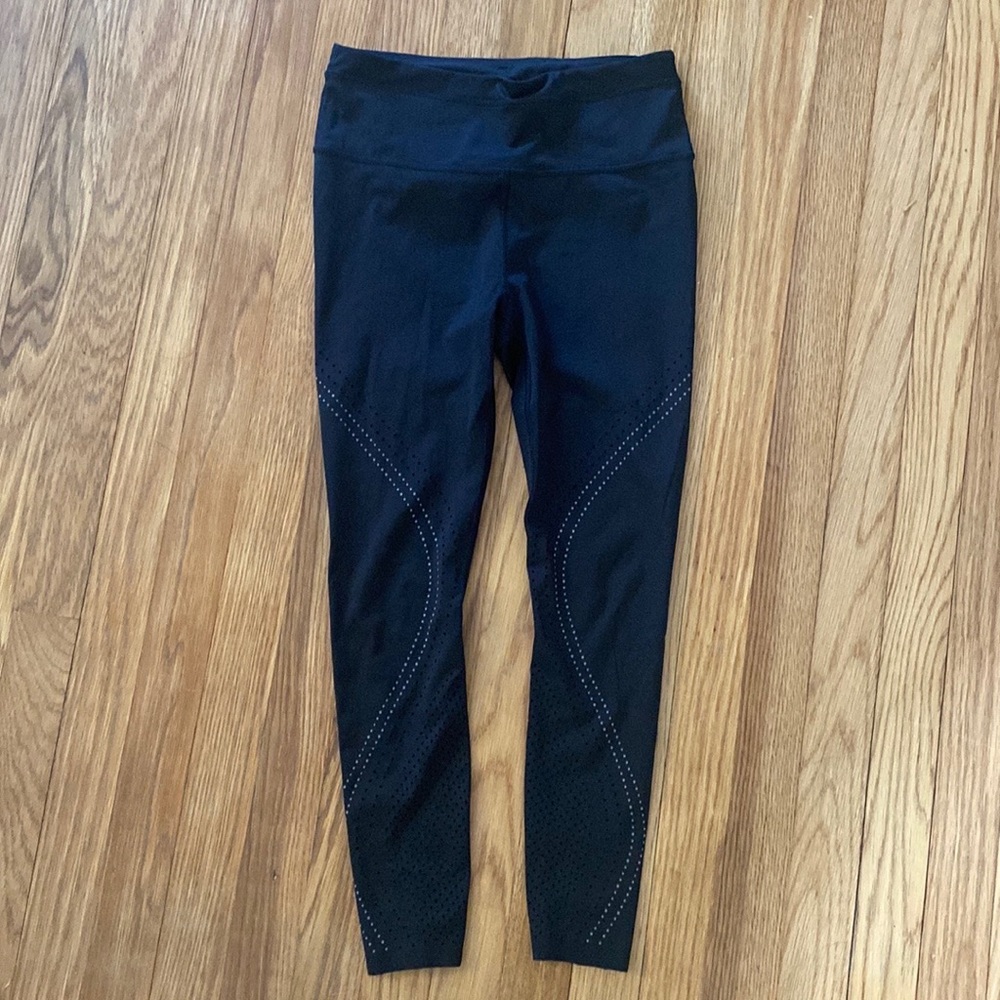 Athleta Accelerate Lasercut 7/8 Tight. Size Small.
